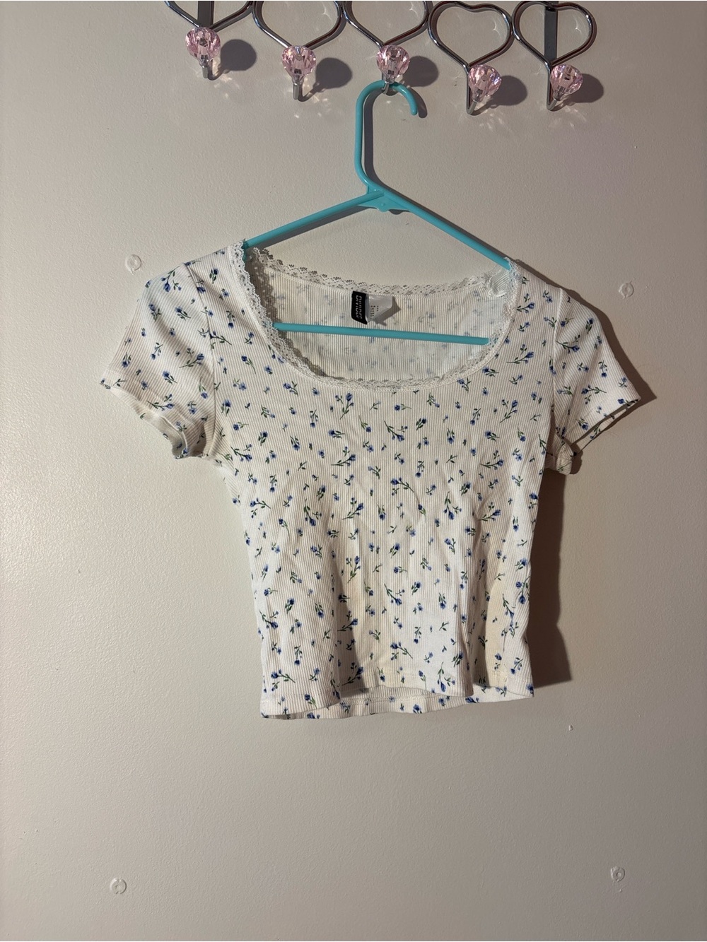 H&M White Ribbed Scoop Neck Crop Top with Blue Floral